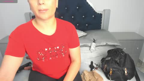 Snapshot of pervert_pantyhose chatting on 02/07/25, 10:40 Kimberly online show from 02/07/25, 10:40