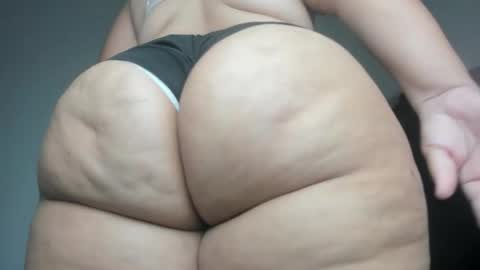 Snapshot of pervertt_mommy chatting on 11/11/25, 09:04 Alexandra online show from 11/11/25, 09:04