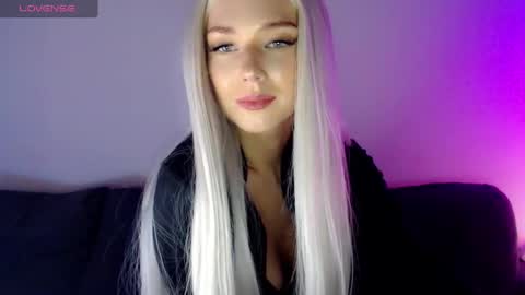 Snapshot of pervyblonde chatting on 03/04/25, 11:19 Isabella online show from 03/04/25, 11:19