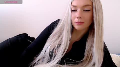 Isabella online show from 04/23/26, 10:14