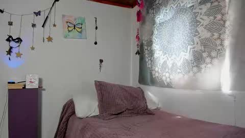 Rose online show from 09/18/25, 06:54