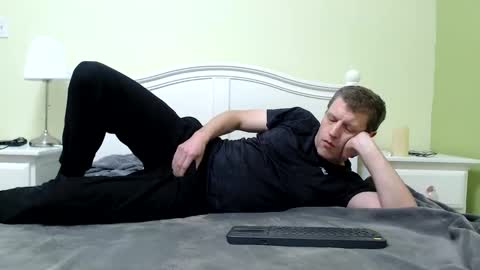 Snapshot of peter21122 chatting on 11/12/25, 01:39 Peter2112 online show from 11/12/25, 01:39