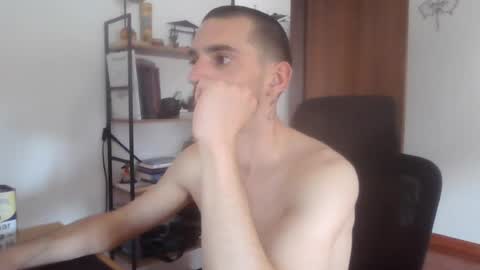 Snapshot of peter_coat chatting on 06/12/26, 05:01 peter_coat online show from 06/12/26, 05:01
