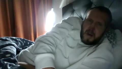 Snapshot of peterpeters443 chatting on 01/09/26, 10:11 jelle online show from 01/09/26, 10:11