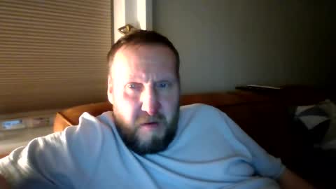 Snapshot of peterpeters443 chatting on 01/11/26, 01:32 jelle online show from 01/11/26, 01:32