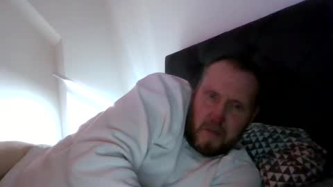 Snapshot of peterpeters443 chatting on 02/18/26, 11:33 jelle online show from 02/18/26, 11:33