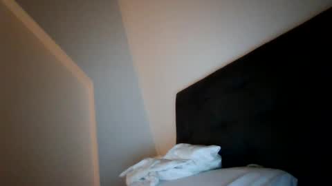 Snapshot of peterpeters443 chatting on 03/12/26, 11:00 jelle online show from 03/12/26, 11:00