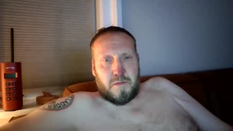 Snapshot of peterpeters443 chatting on 06/02/26, 10:23 jelle online show from 06/02/26, 10:23