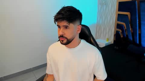 Snapshot of petesevans_1 chatting on 11/17/25, 11:10 PETES EVANS new account online show from 11/17/25, 11:10