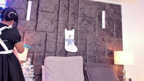 Snapshot of petit_rosseowo chatting on 12/17/24, 10:22 Im Rosse but u can call me Rossie or Rosita . online show from 12/17/24, 10:22