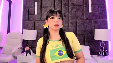 Snapshot of petit_rosseowo chatting on 01/13/25, 06:49 Im Rosse but u can call me Rossie or Rosita . online show from 01/13/25, 06:49