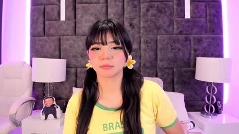 Snapshot of petit_rosseowo chatting on 01/13/25, 10:35 Im Rosse but u can call me Rossie or Rosita . online show from 01/13/25, 10:35