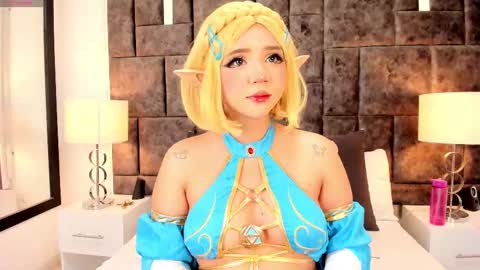 Snapshot of petit_rosseowo chatting on 02/10/25, 08:00 Im Rosse but u can call me Rossie or Rosita . online show from 02/10/25, 08:00