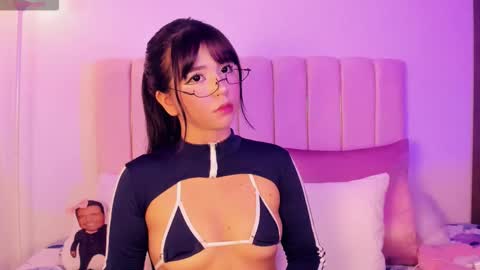 Snapshot of petit_rosseowo chatting on 09/27/25, 01:21 Im Rosse but u can call me Rossie or Rosita . online show from 09/27/25, 01:21