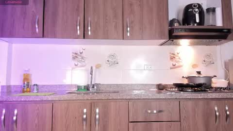 Snapshot of petit_rosseowo chatting on 11/06/25, 12:22 Im Rosse but u can call me Rossie or Rosita . online show from 11/06/25, 12:22