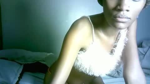 Snapshot of petite_africana001 chatting on 05/27/26, 04:20 petite_africana001 online show from 05/27/26, 04:20