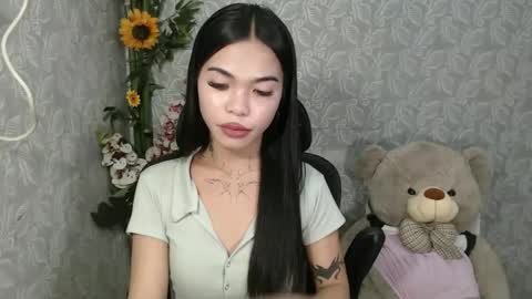 Snapshot of petite_angelx chatting on 01/29/25, 10:48 angel online show from 01/29/25, 10:48