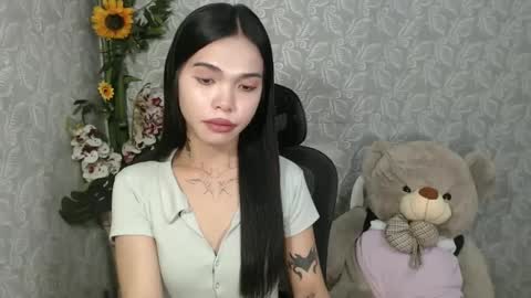 Snapshot of petite_angelx chatting on 01/31/25, 01:33 angel online show from 01/31/25, 01:33