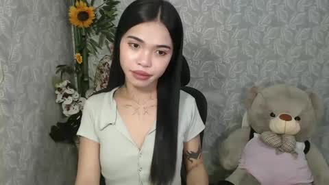 Snapshot of petite_angelx chatting on 02/01/25, 01:34 angel online show from 02/01/25, 01:34