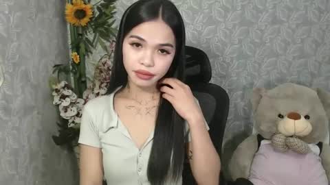 Snapshot of petite_angelx chatting on 02/04/25, 09:28 angel online show from 02/04/25, 09:28