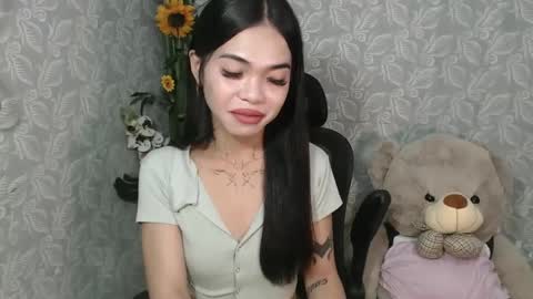 Snapshot of petite_angelx chatting on 02/05/25, 11:06 angel online show from 02/05/25, 11:06