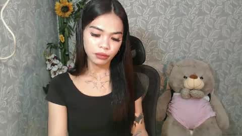 Snapshot of petite_angelx chatting on 02/07/25, 04:24 angel online show from 02/07/25, 04:24