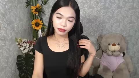 Snapshot of petite_angelx chatting on 03/01/25, 10:13 angel online show from 03/01/25, 10:13