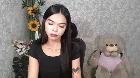 Snapshot of petite_angelx chatting on 03/01/25, 01:18 angel online show from 03/01/25, 01:18