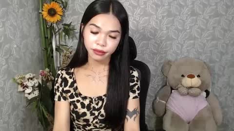 Snapshot of petite_angelx chatting on 03/05/25, 09:48 angel online show from 03/05/25, 09:48