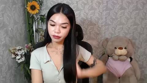 Snapshot of petite_angelx chatting on 03/07/25, 01:29 angel online show from 03/07/25, 01:29