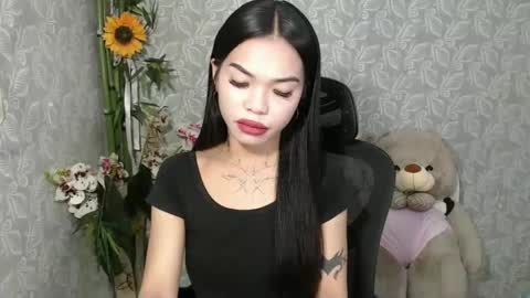 Snapshot of petite_angelx chatting on 03/10/25, 10:15 angel online show from 03/10/25, 10:15