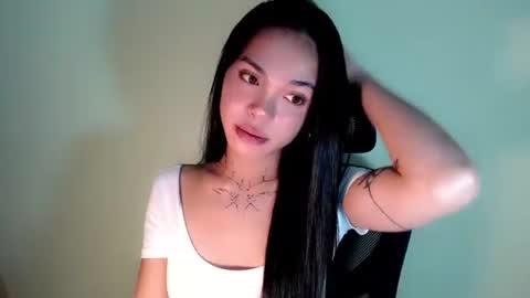 Snapshot of petite_angelx chatting on 09/10/25, 10:32 angel online show from 09/10/25, 10:32