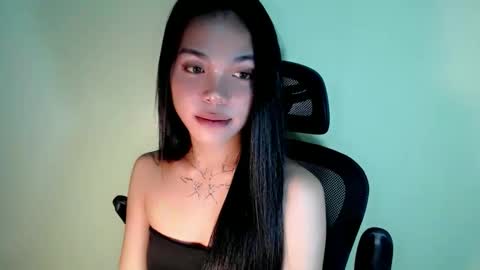 Snapshot of petite_angelx chatting on 09/11/25, 10:37 angel online show from 09/11/25, 10:37
