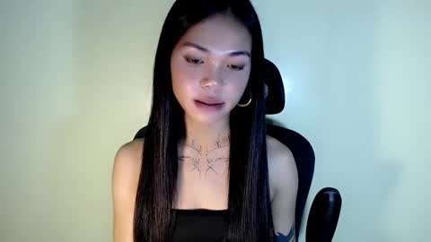 Snapshot of petite_angelx chatting on 09/21/25, 12:45 angel online show from 09/21/25, 12:45
