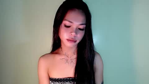 Snapshot of petite_angelx chatting on 10/03/25, 09:45 angel online show from 10/03/25, 09:45