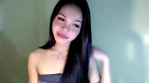 Snapshot of petite_angelx chatting on 10/17/25, 11:51 angel online show from 10/17/25, 11:51