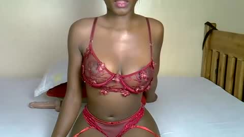 Snapshot of petite_bunnny chatting on 02/17/26, 10:05 Bunny online show from 02/17/26, 10:05