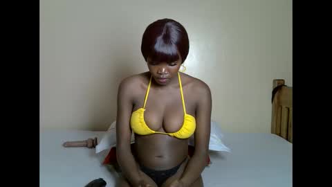 Snapshot of petite_bunnny chatting on 02/20/26, 06:41 Bunny online show from 02/20/26, 06:41