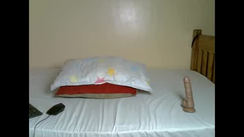 Snapshot of petite_bunnny chatting on 02/22/26, 08:40 Bunny online show from 02/22/26, 08:40