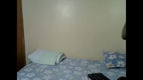 Snapshot of petite_bunnny chatting on 02/25/26, 05:22 Bunny online show from 02/25/26, 05:22