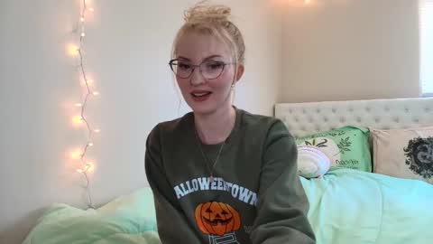 Little cupcake online show from 10/27/25, 05:39