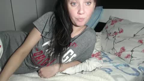 Snapshot of petite_danielle chatting on 10/18/25, 05:10 petite_danielle online show from 10/18/25, 05:10