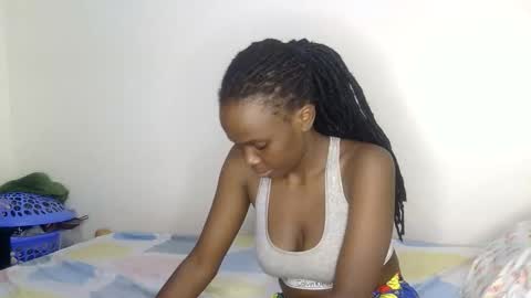Snapshot of petite_desiree chatting on 05/01/26, 09:41 Desiree online show from 05/01/26, 09:41