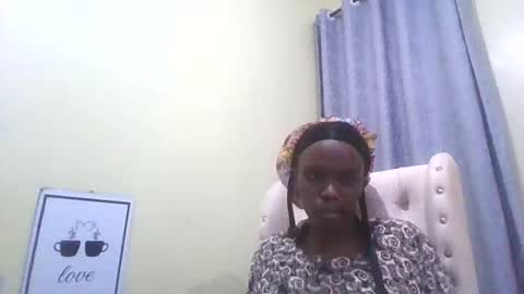 Snapshot of petite_desiree chatting on 05/16/26, 05:23 Desiree online show from 05/16/26, 05:23