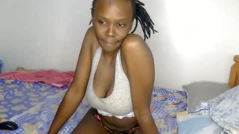 Snapshot of petite_desiree chatting on 05/30/26, 10:40 Desiree online show from 05/30/26, 10:40