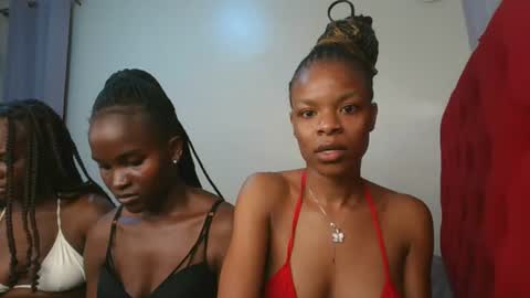 Snapshot of petite_luxe1 chatting on 07/12/26, 02:57 Luxe online show from 07/12/26, 02:57