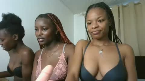 Snapshot of petite_luxe1 chatting on 07/16/26, 03:07 Luxe online show from 07/16/26, 03:07