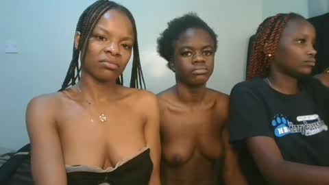 Snapshot of petite_luxe1 chatting on 07/24/26, 03:04 Luxe online show from 07/24/26, 03:04