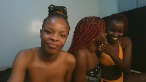 Snapshot of petite_luxe1 chatting on 07/28/26, 04:39 Luxe online show from 07/28/26, 04:39