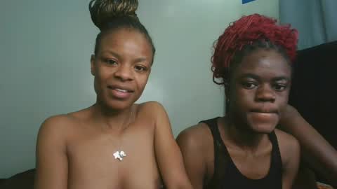 Snapshot of petite_luxe1 chatting on 07/29/26, 02:32 Luxe online show from 07/29/26, 02:32